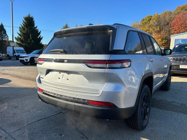 New 2025 Jeep Grand Cherokee Altitude image 5