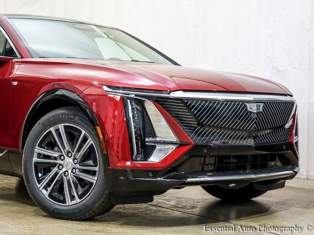 New 2025 Cadillac Lyriq Luxury w/ LPO, Floor Liner Package image 2