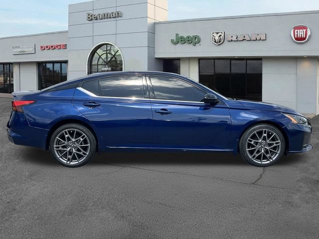 Used 2023 Nissan Altima 2.5 SR w/ SR Premium Package AWD/4WD image 8