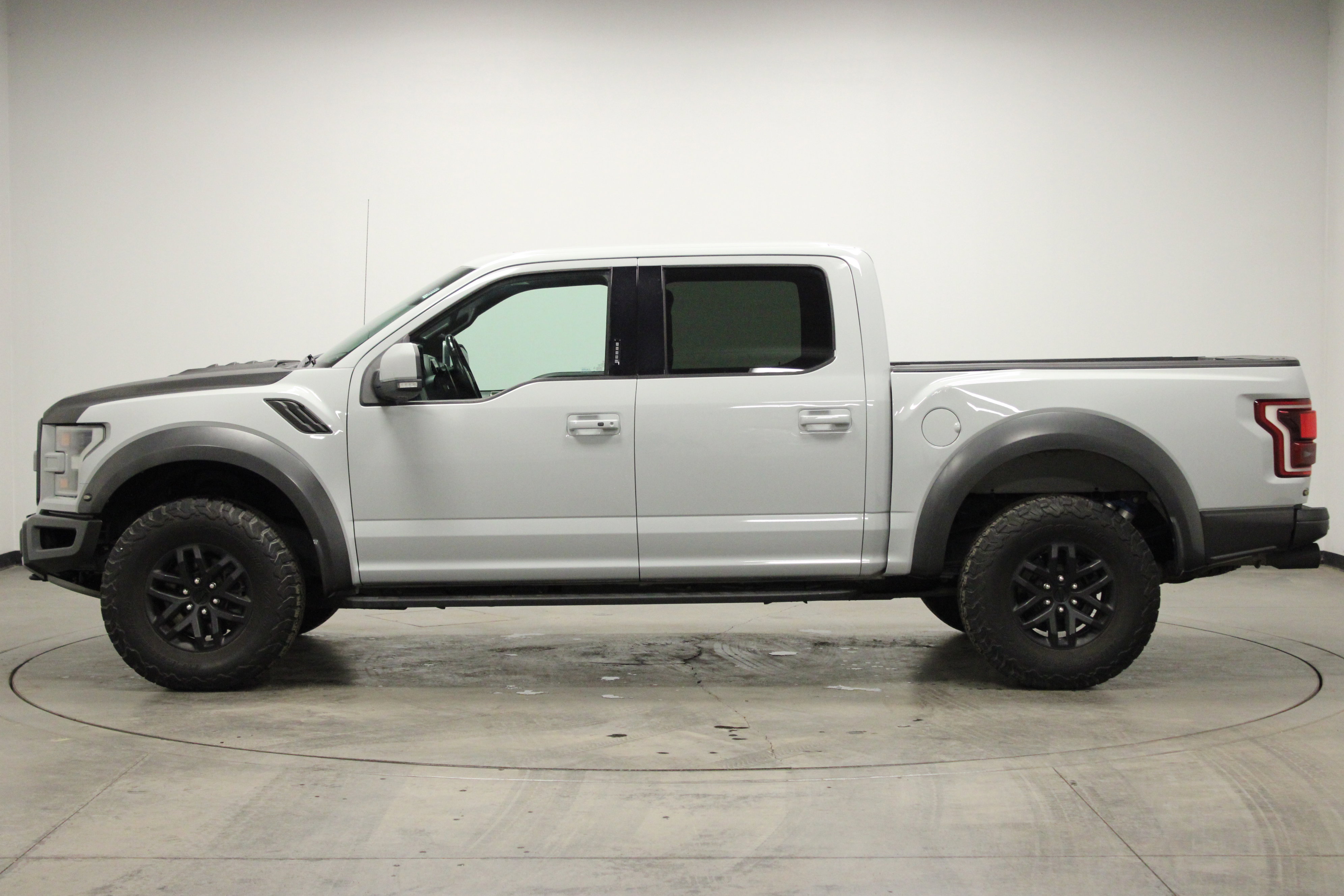 Used 2017 Ford F150 Raptor w/ Equipment Group 802A Luxury image 5