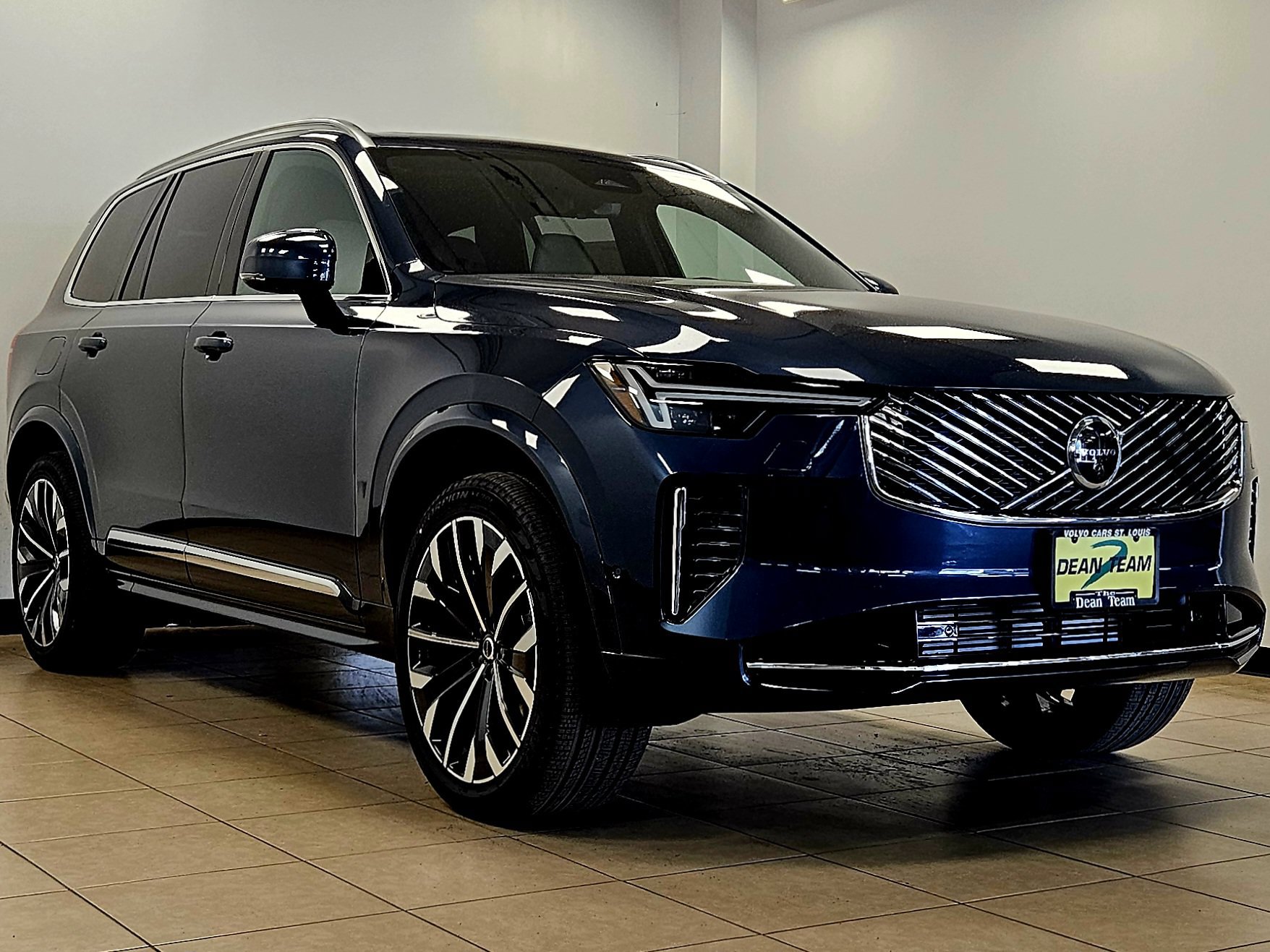New 2026 Volvo XC90 T8 Plus w/ Protection Package Premier AWD/4WD image 3