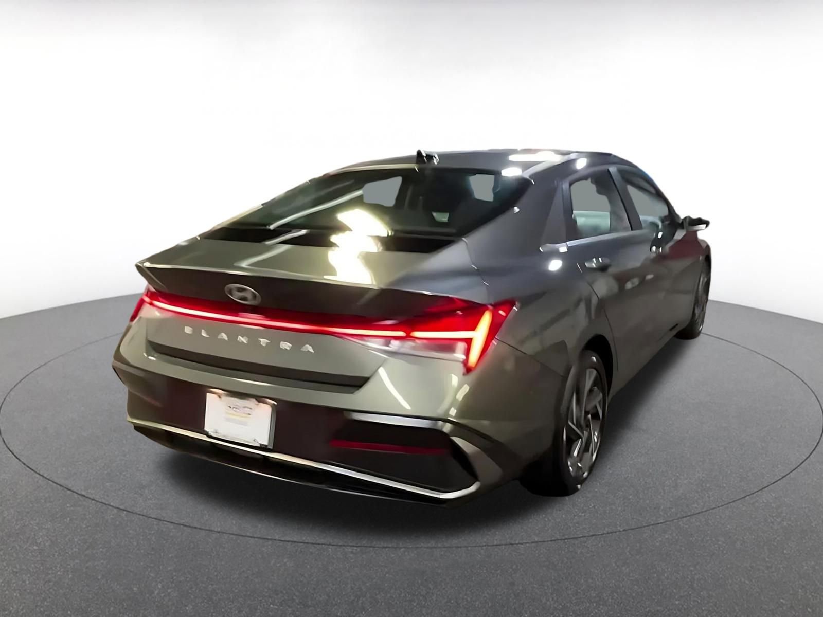 Used 2025 Hyundai Elantra SEL image 15