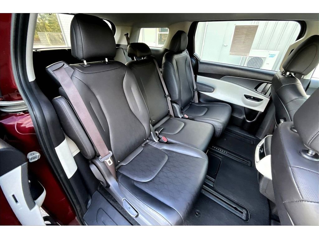 Used 2024 Kia Carnival LX image 26