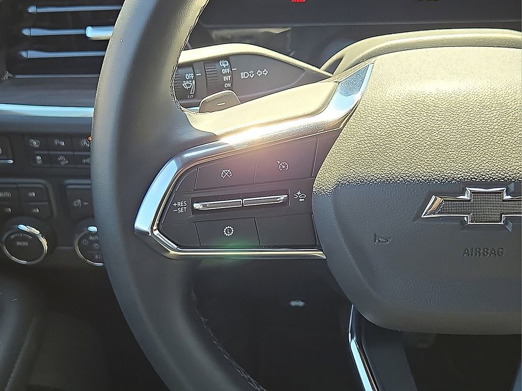 Used 2025 Chevrolet Suburban Z71 image 20