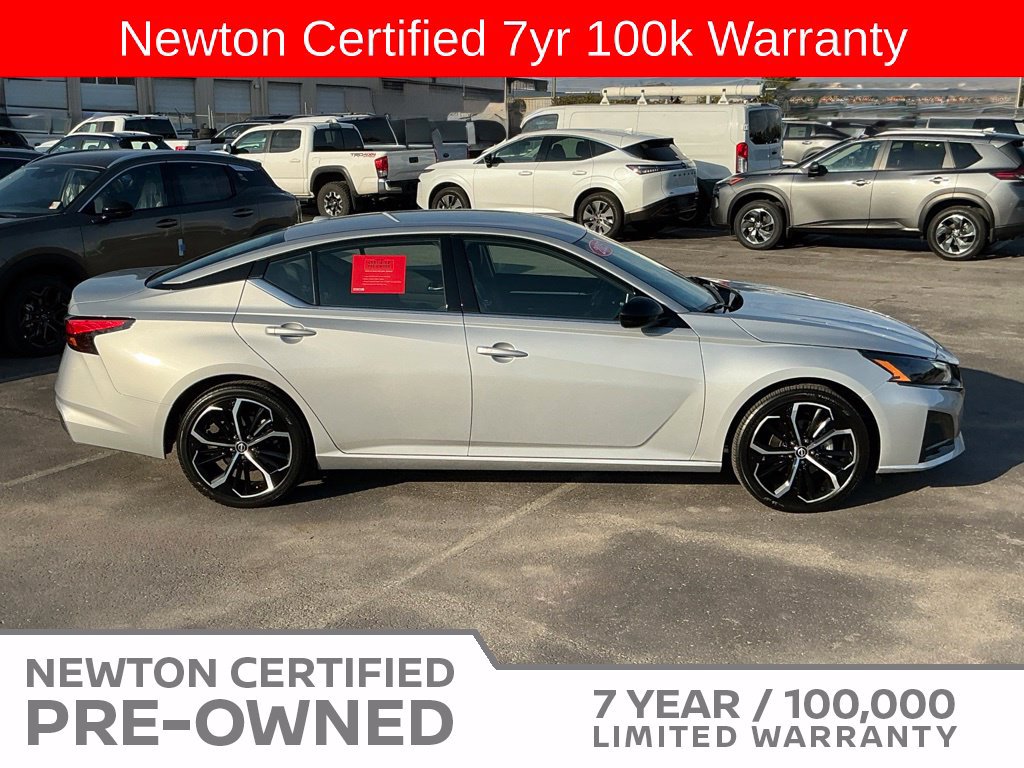 Used 2025 Nissan Altima 2.5 SR FWD image 4