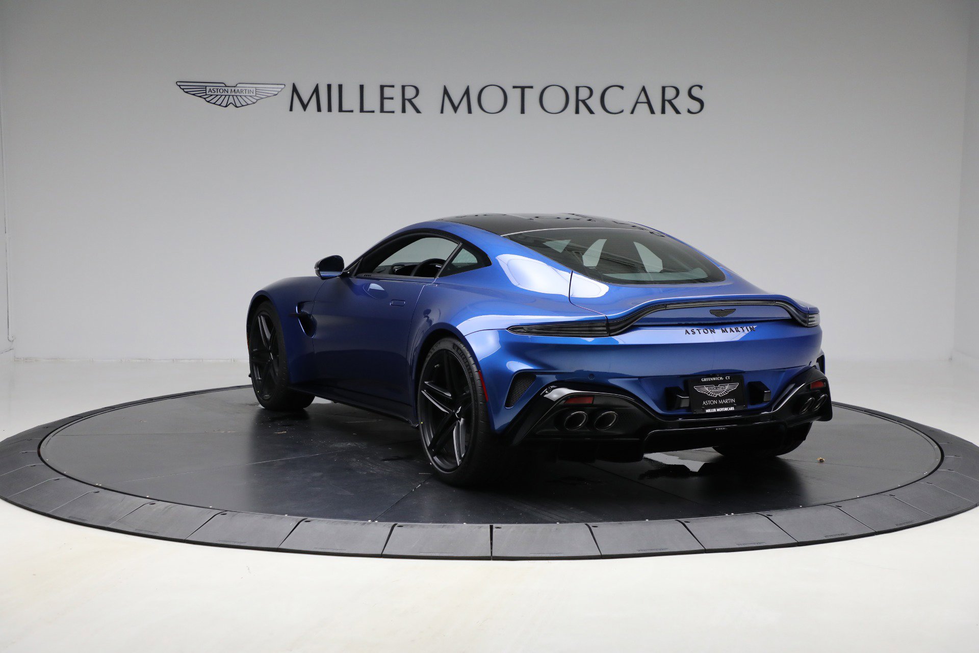 Used 2025 Aston Martin V8 Vantage Coupe image 5