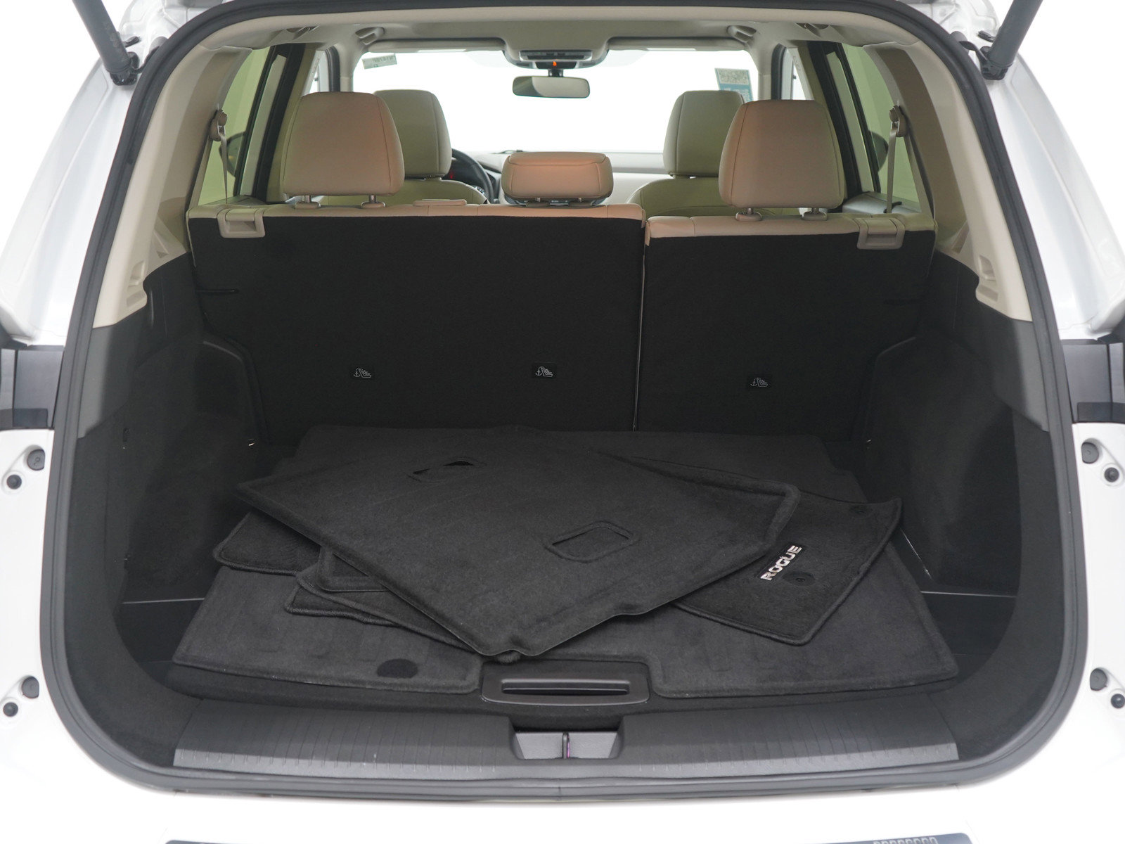 Used 2025 Nissan Rogue SV w/ SV Premium Package image 19