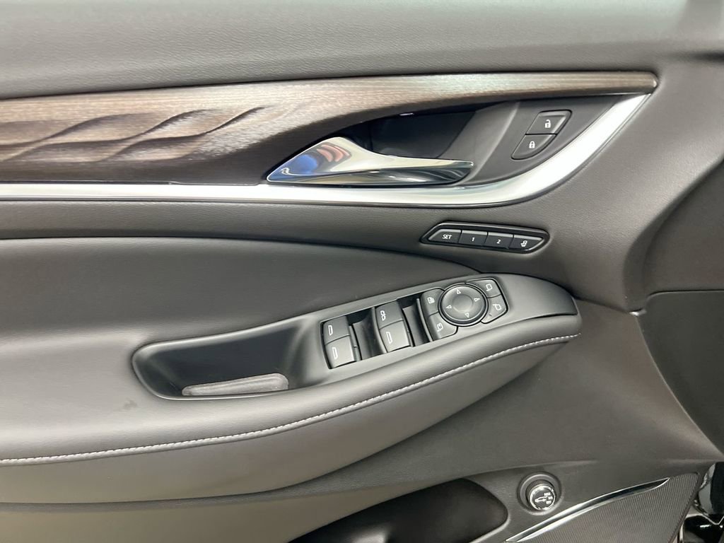 Used 2024 Buick Enclave Avenir AWD/4WD image 22