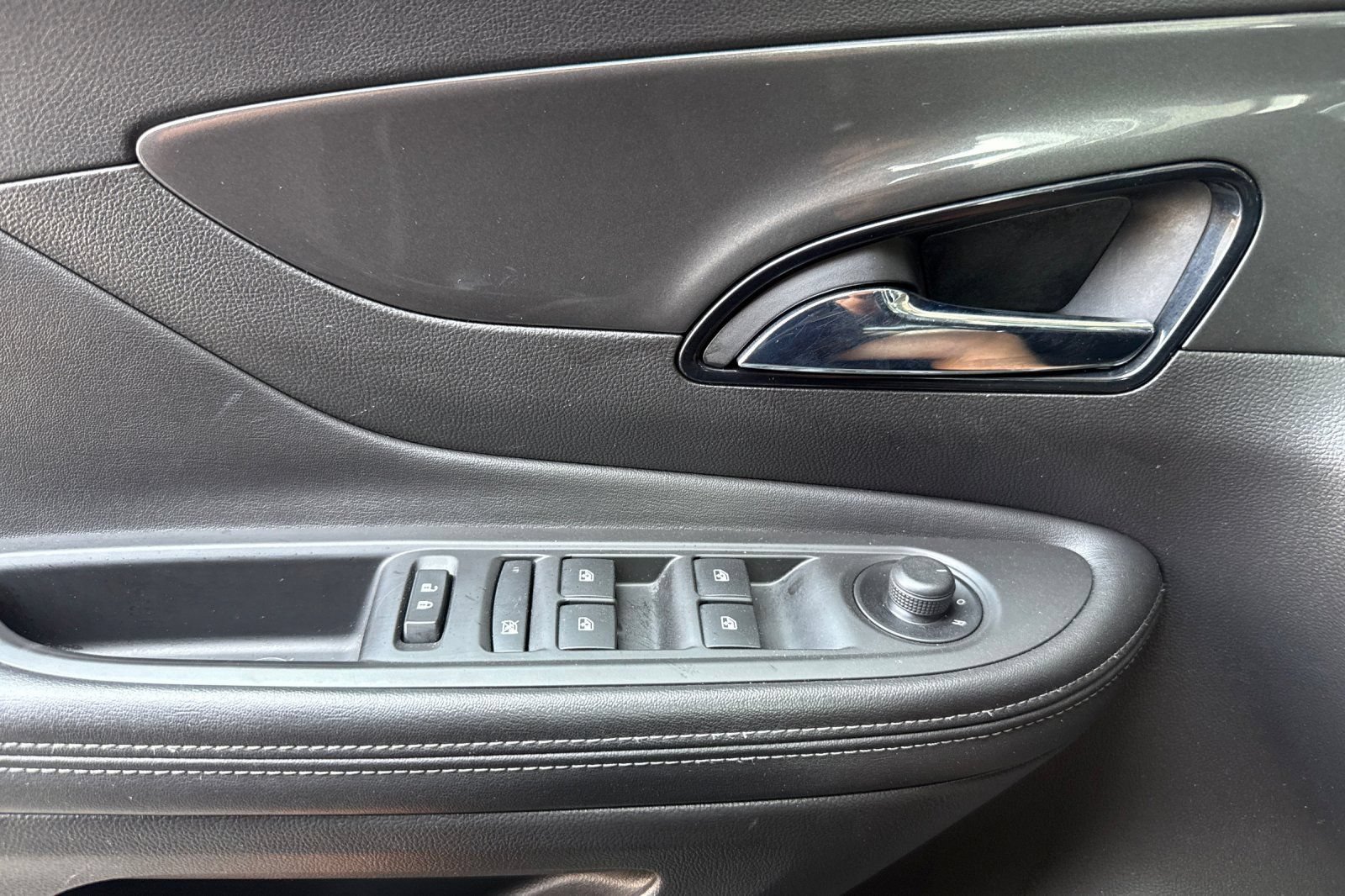 Used 2018 Buick Encore Essence FWD image 10