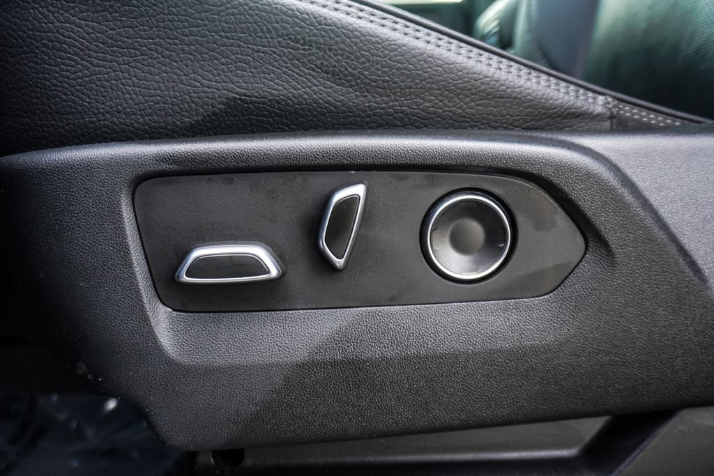 Used 2024 GMC Yukon XL Denali RWD image 7