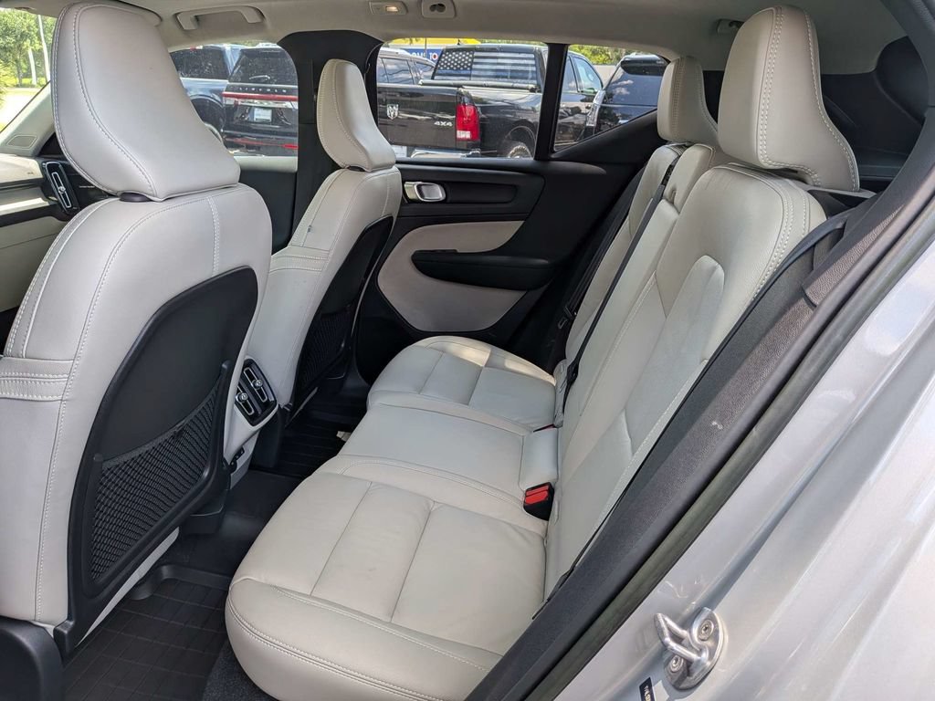 Certified 2023 Volvo XC40 B5 Ultimate w/ Climate Package AWD/4WD image 17