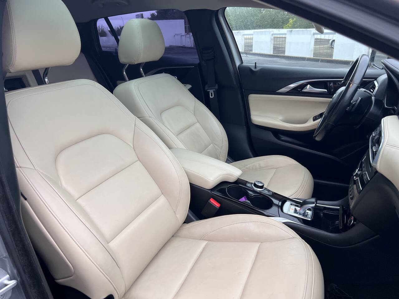 Used 2018 INFINITI QX30 Premium w/ Navigation Package image 47