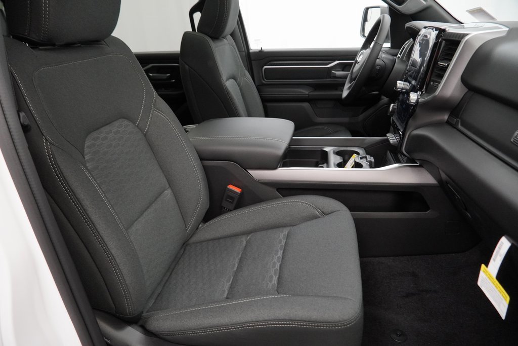 New 2026 RAM 1500 4x4 Crew Cab image 32