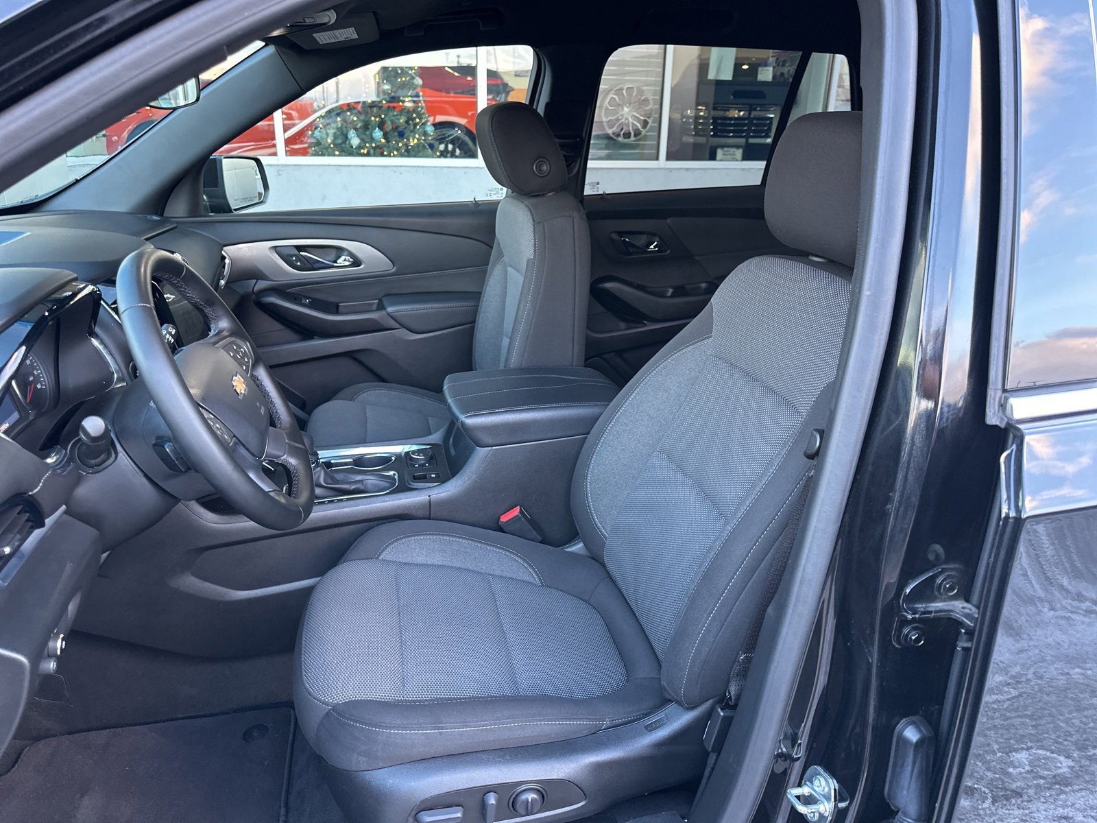 Used 2023 Chevrolet Traverse LT image 19