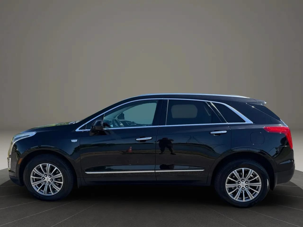 Used 2017 Cadillac XT5 Luxury w/ Driver Awareness Package AWD/4WD image 4
