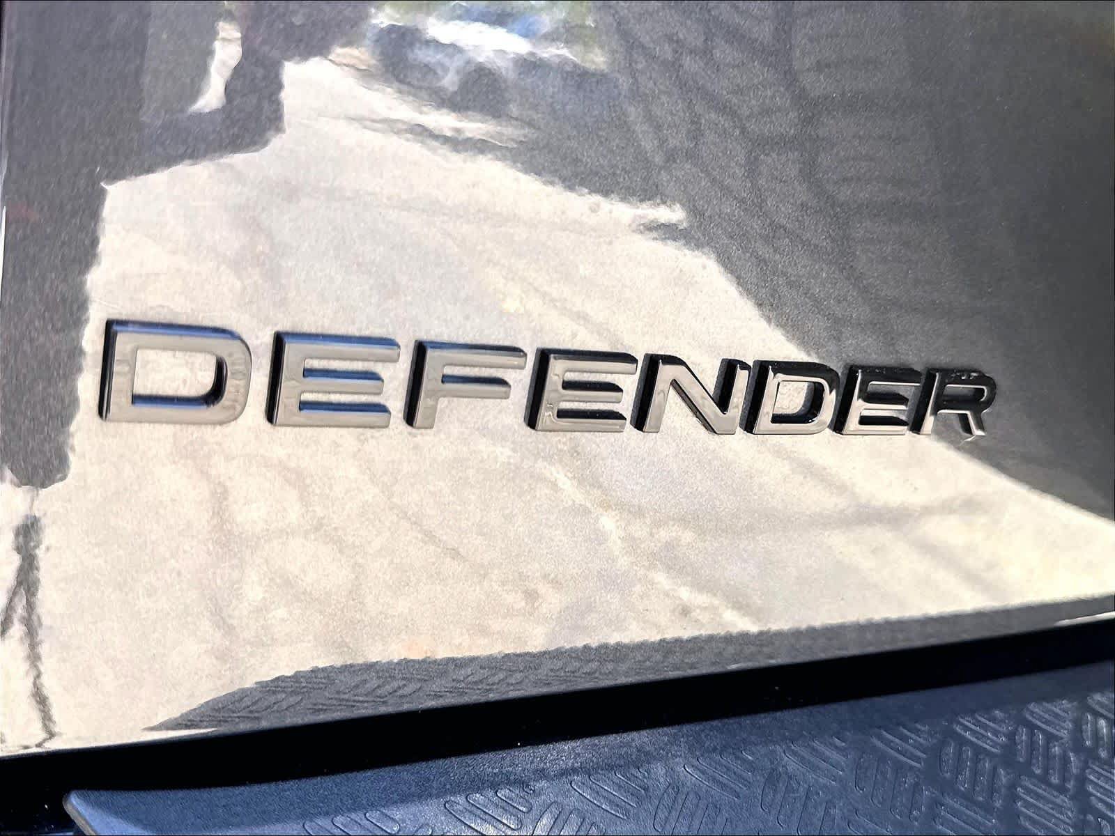 Used 2025 Land Rover Defender 130 V8 AWD/4WD image 8