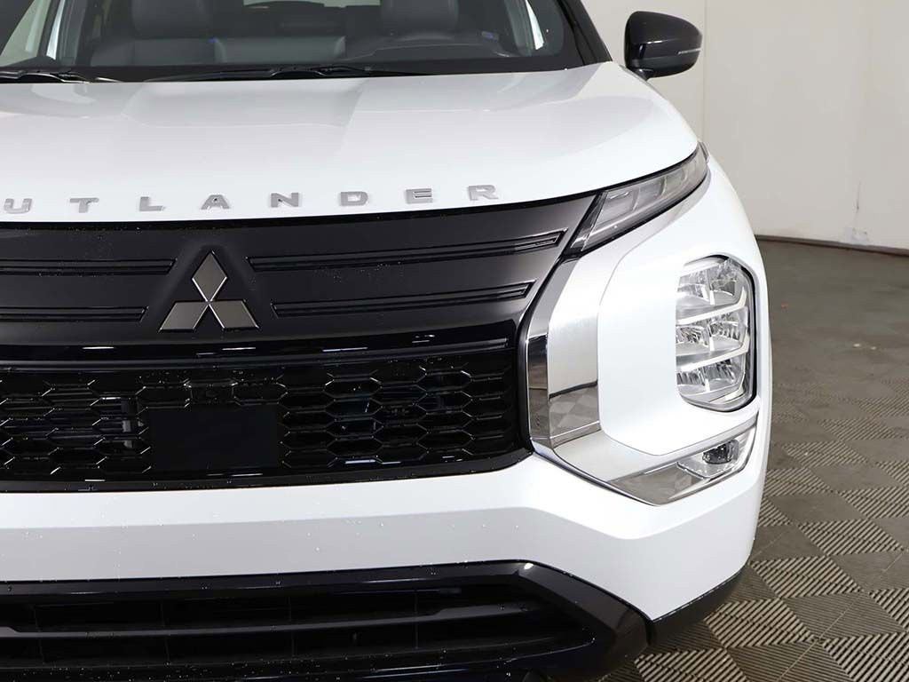 New 2026 Mitsubishi Outlander LE FWD image 14