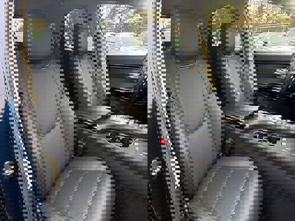 Used 2023 Genesis GV70 2.5T w/ Winter Weather Package image 17