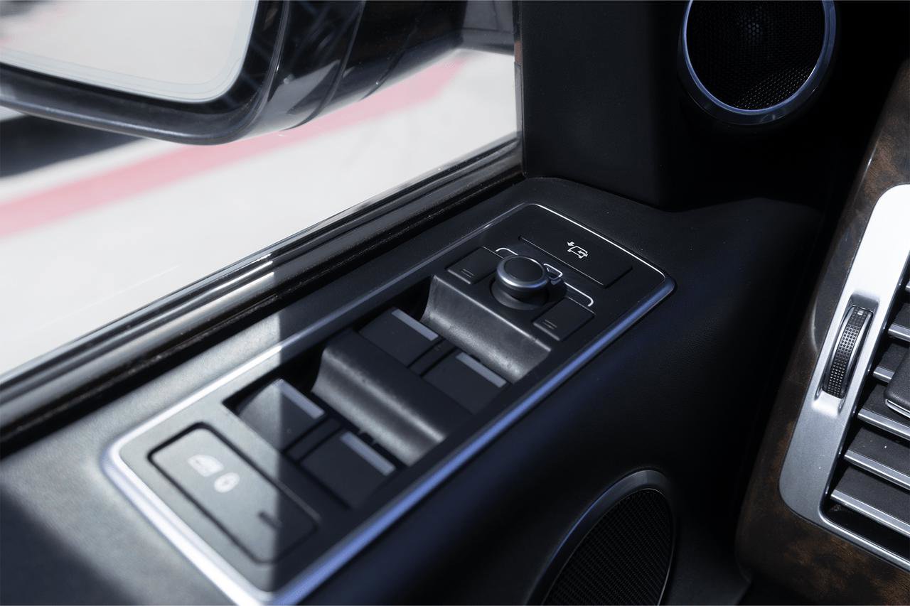 Used 2017 Land Rover Range Rover Autobiography image 31