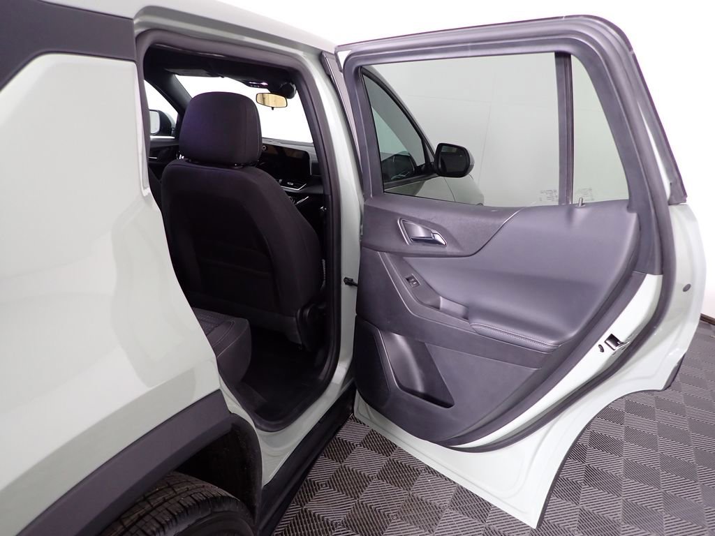 Used 2026 Chevrolet Equinox LT image 29