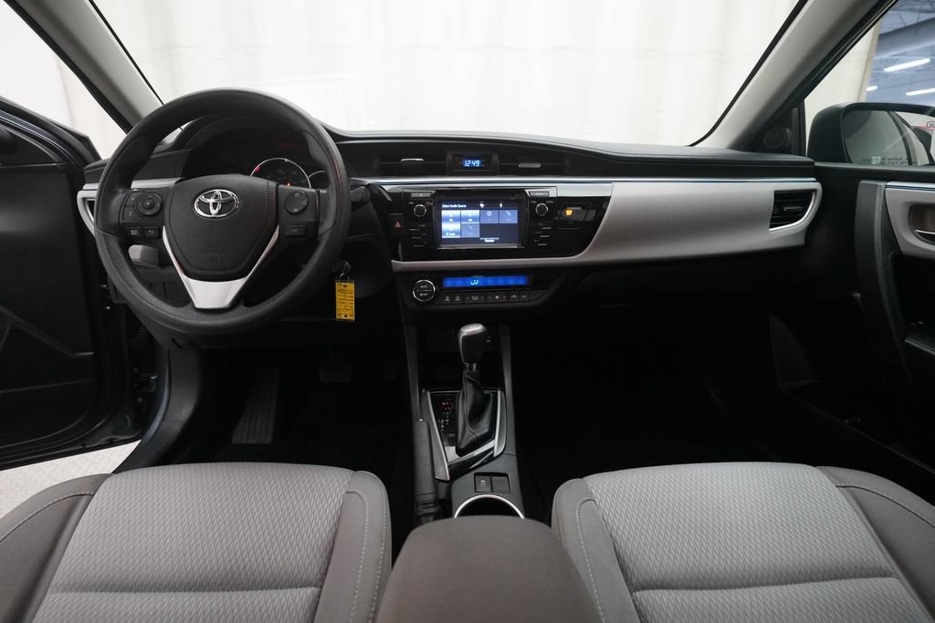 Used 2016 Toyota Corolla LE FWD image 5