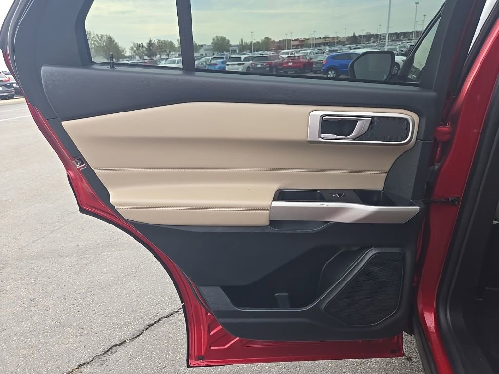 Used 2022 Ford Explorer XLT image 26