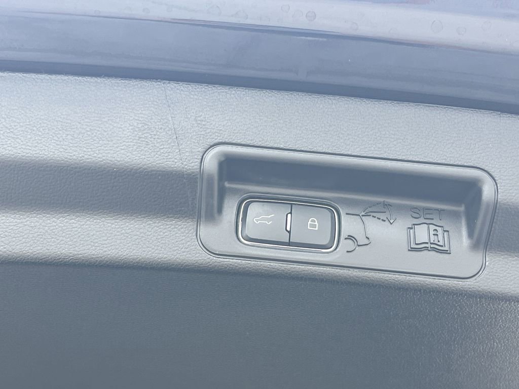 Used 2022 Ford Explorer Limited w/ Equipment Group 301A image 23