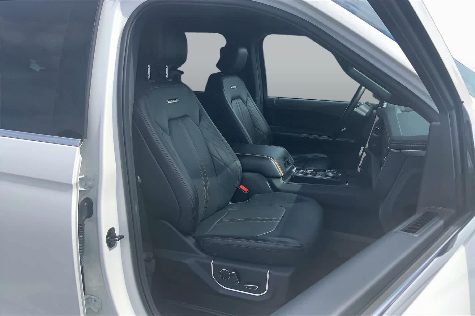 Used 2024 Ford Expedition Platinum AWD/4WD image 9