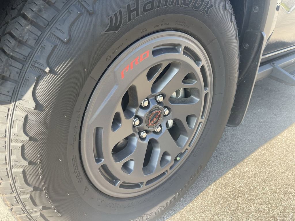 Used 2025 Nissan Frontier PRO-4X image 10