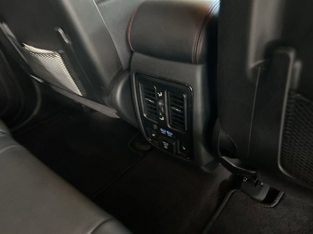 Used 2018 Dodge Durango R/T w/ Blacktop Package image 31