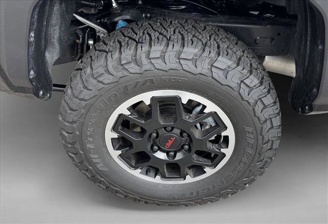 Certified 2025 Toyota Tacoma TRD Off-Road AWD/4WD image 9