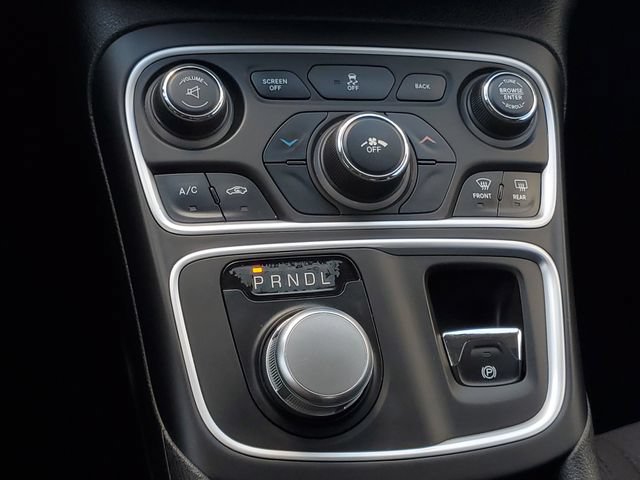 Used 2015 Chrysler 200 Limited w/ Convenience Group FWD image 29