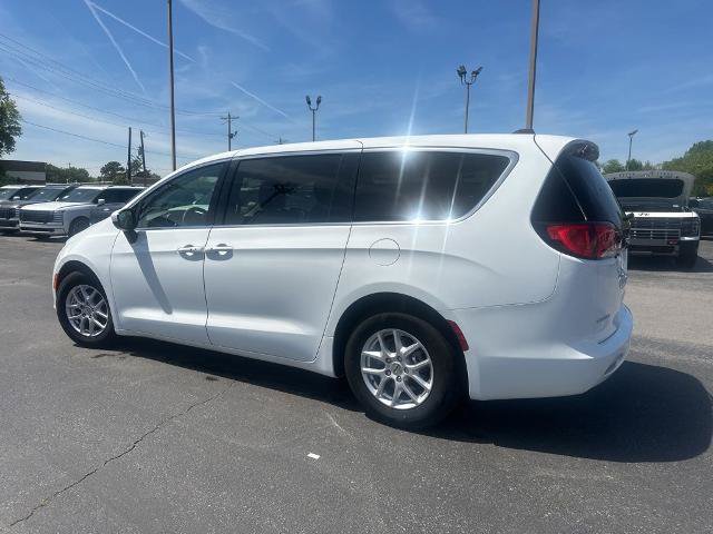 Used 2022 Chrysler Voyager LX FWD image 11