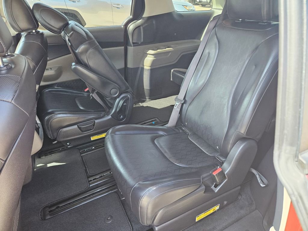 Used 2025 Kia Carnival image 27