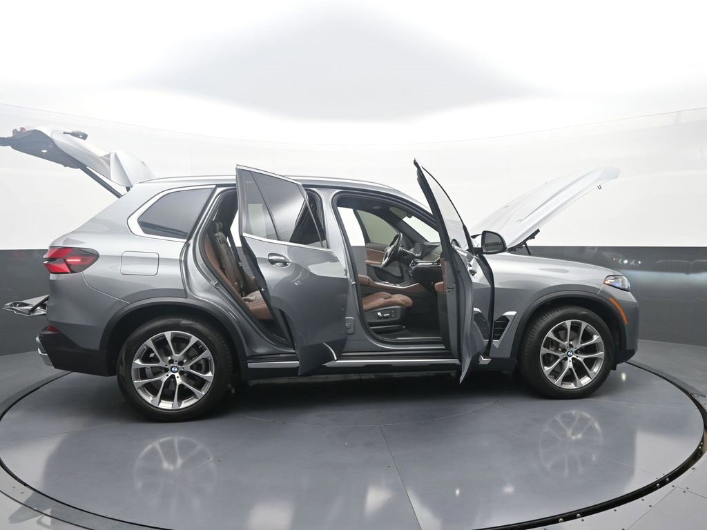 Used 2024 BMW X5 xDrive40i w/ Premium Package image 45