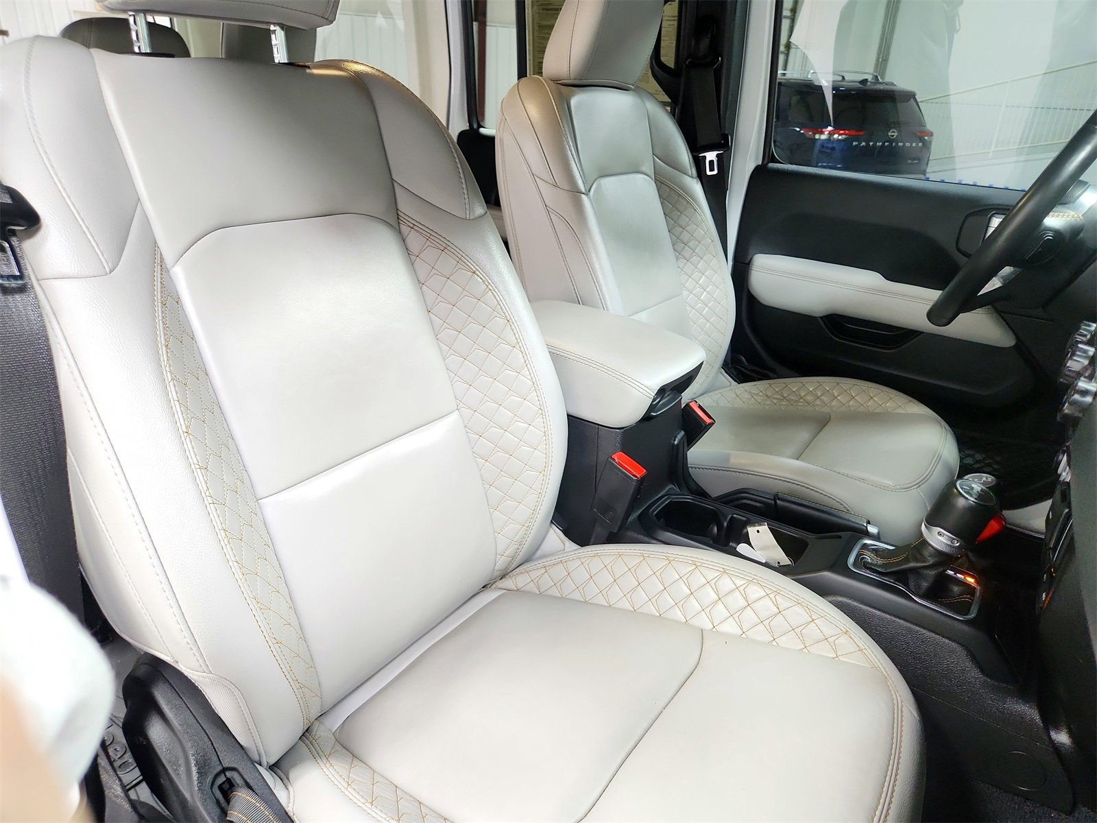 Used 2023 Jeep Wrangler Altitude image 41