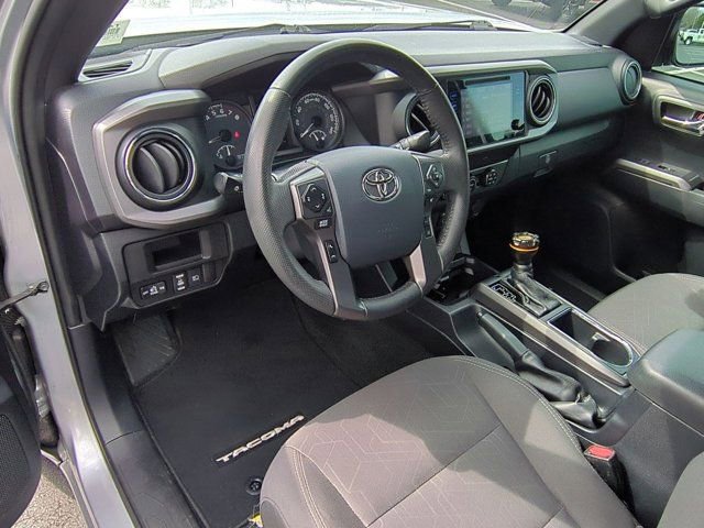 Certified 2019 Toyota Tacoma TRD Off-Road AWD/4WD image 10