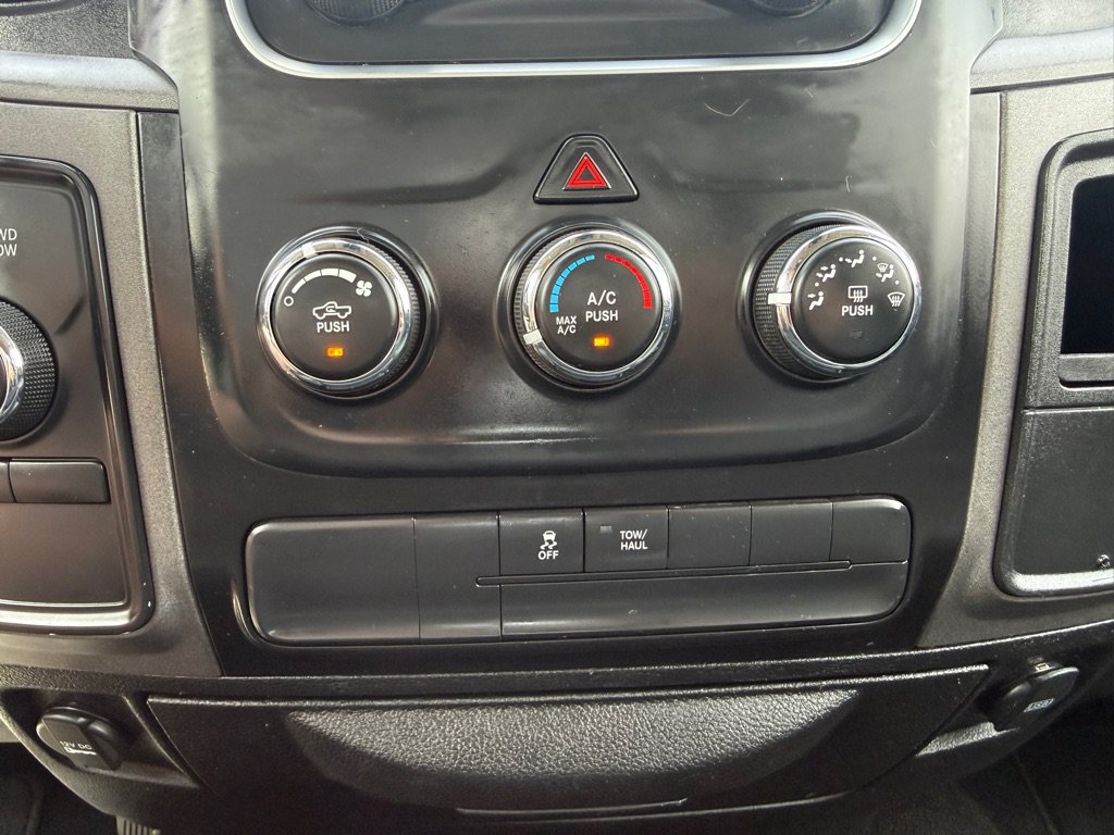 Used 2018 RAM 2500 Tradesman w/ Chrome Appearance Group AWD/4WD image 33