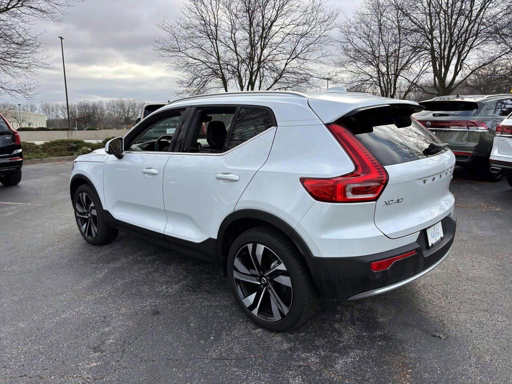 Certified 2025 Volvo XC40 B5 Plus w/ Protection Package Premier image 5