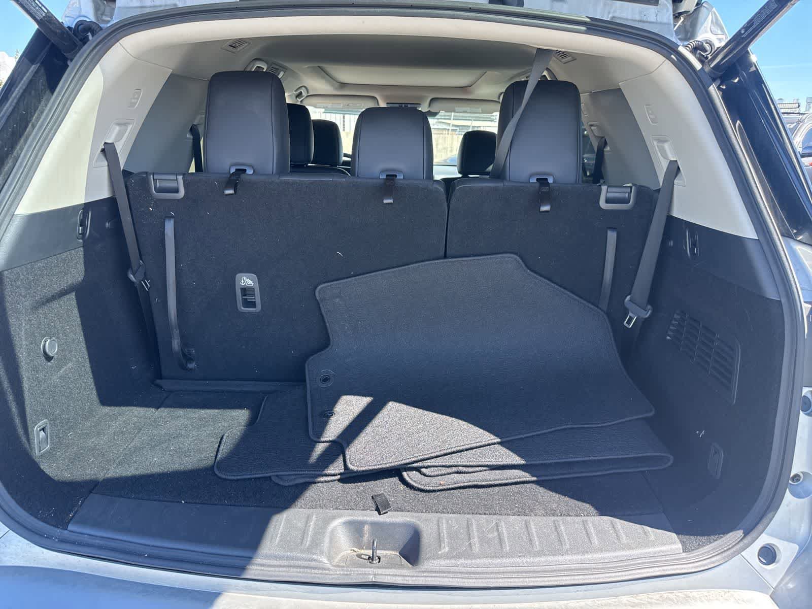 Used 2025 Nissan Pathfinder SL w/ SL Premium Package image 16