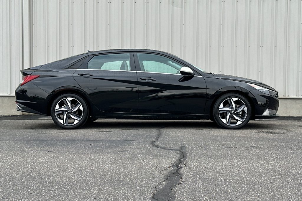 Used 2023 Hyundai Elantra Limited FWD image 11