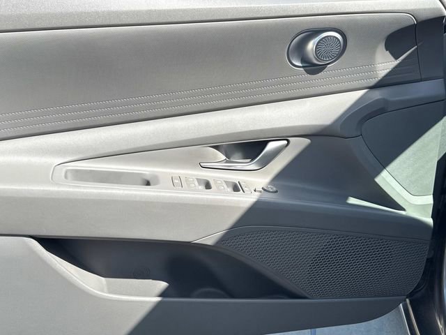 Used 2023 Hyundai Elantra SEL image 25