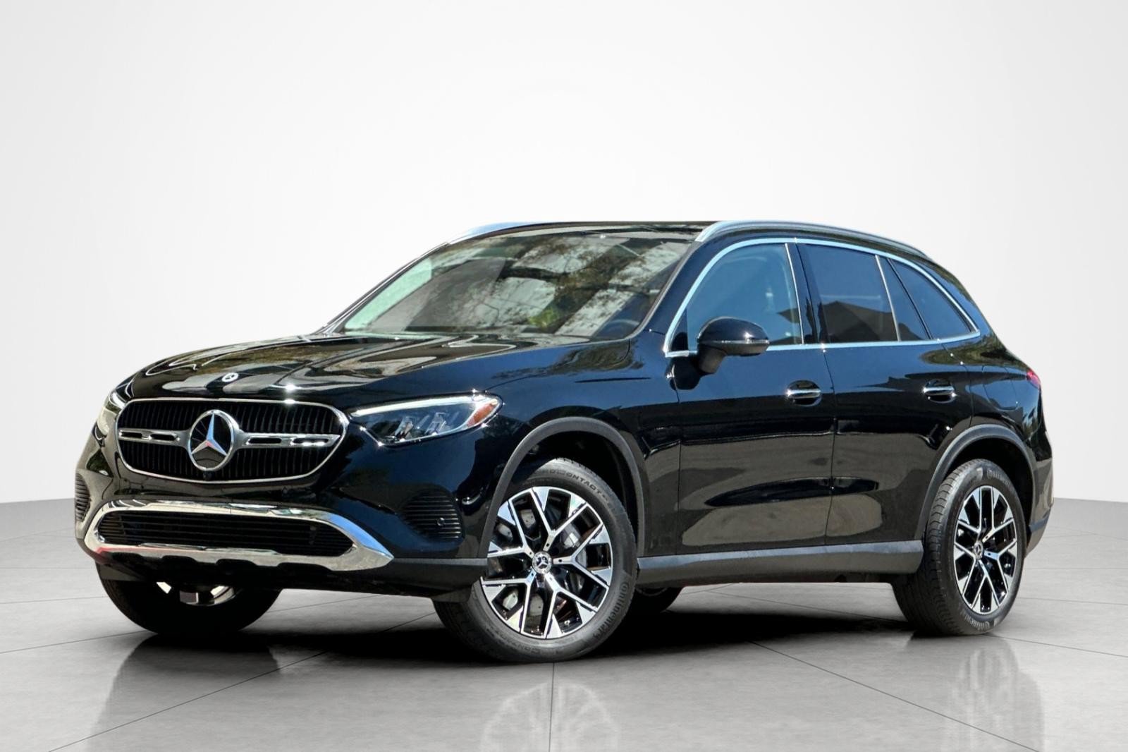 Used 2025 Mercedes-Benz GLC 350e 4MATIC image 1