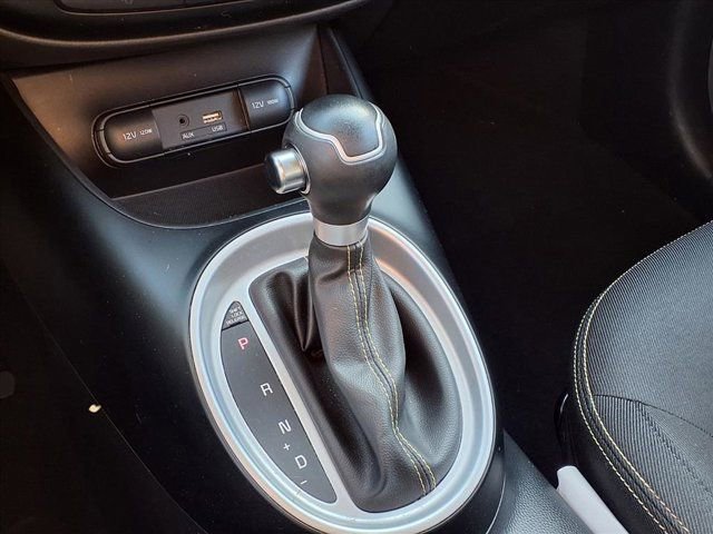 Used 2016 Kia Soul + image 10
