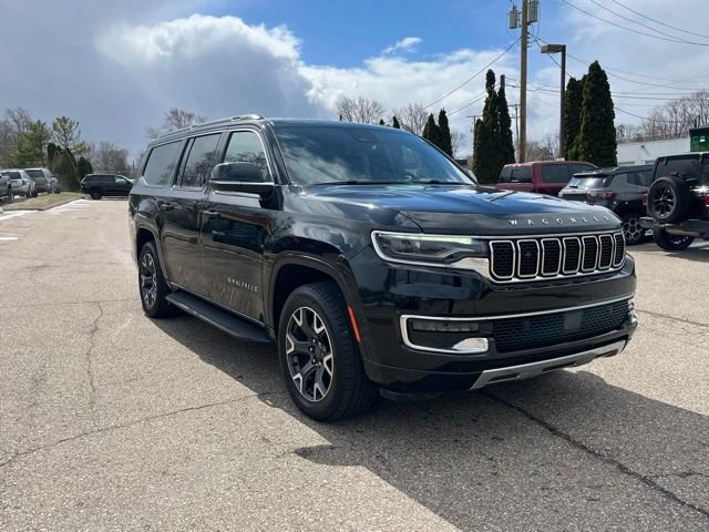 Used 2023 Jeep Wagoneer L Series III w/ Preferred Equipment Group AWD/4WD image 7