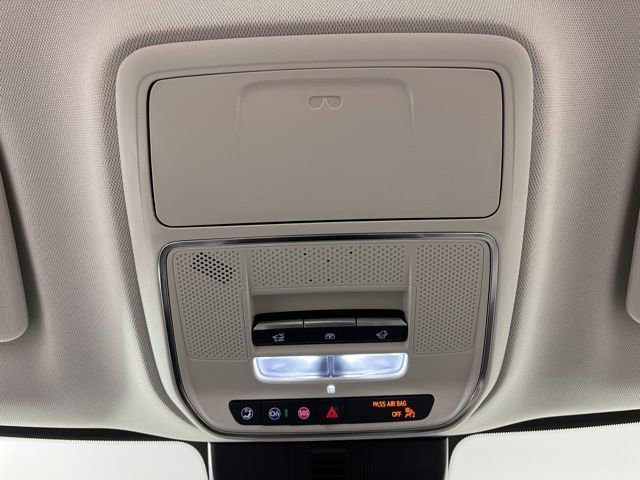 Used 2025 GMC Acadia Denali w/ Super Cruise Package image 34