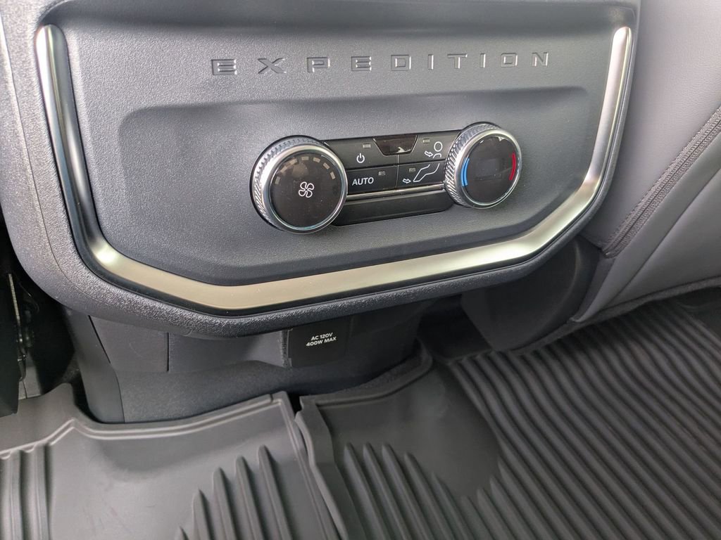 New 2026 Ford Expedition Active image 18
