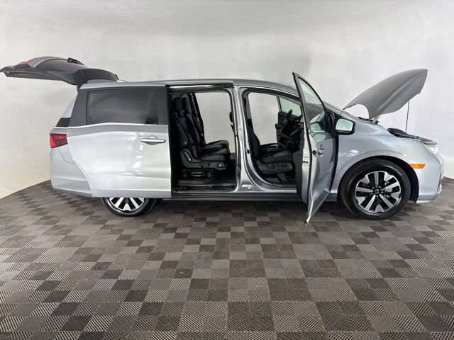 Certified 2025 Honda Odyssey EX-L image 17