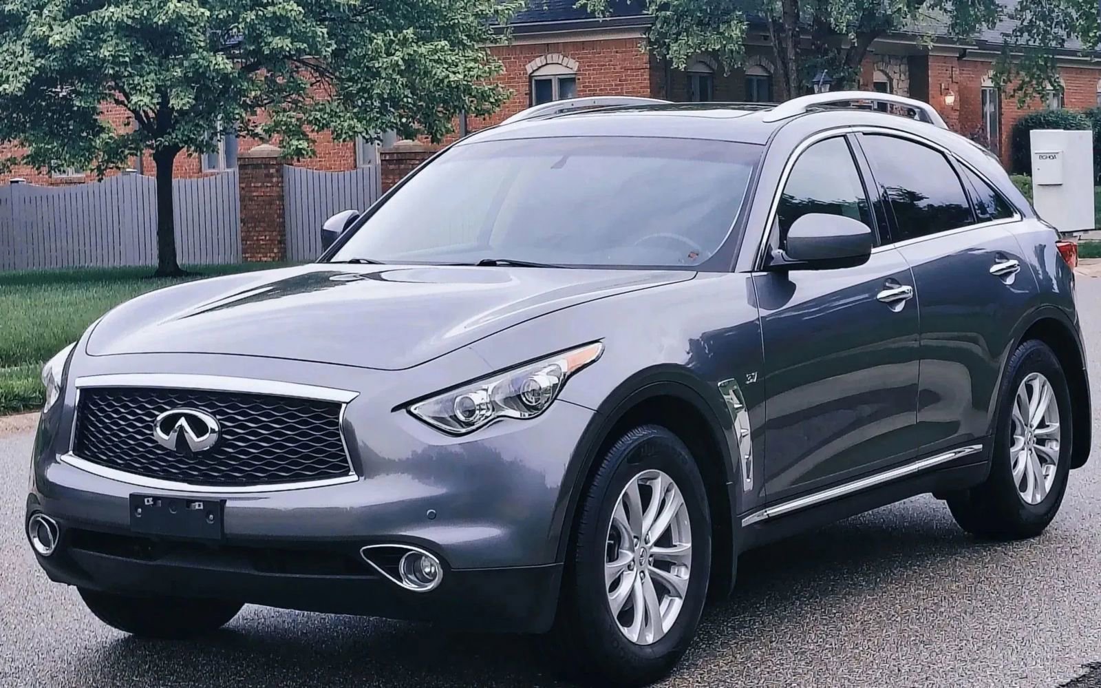 Used 2017 INFINITI QX70 AWD w/ Premium Package