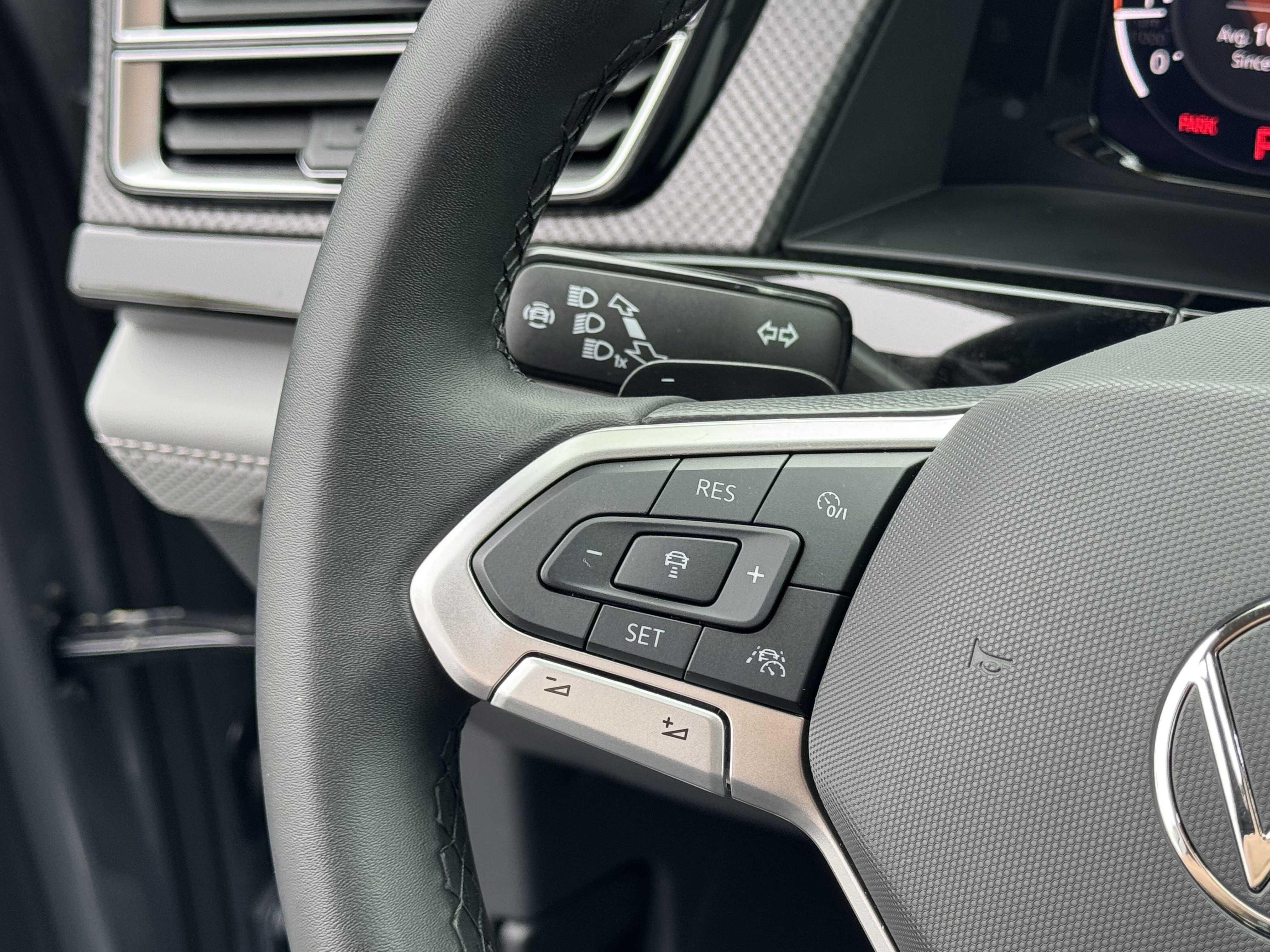 Used 2025 Volkswagen Atlas Peak Edition SE image 21